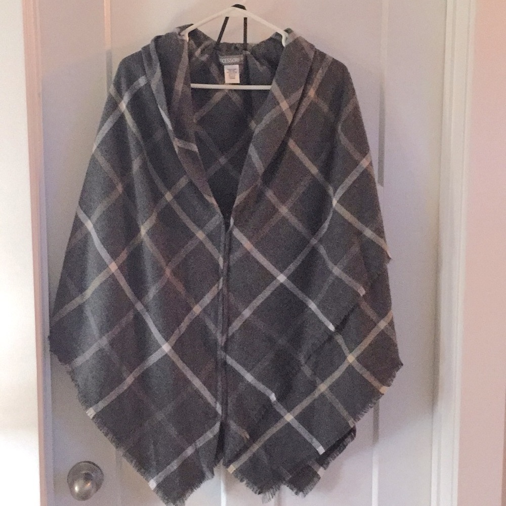 Women’s plaid print poncho / shrug